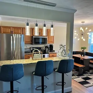  Apartment 2 Brand New King Size Beds 2 Full Baths Condo!